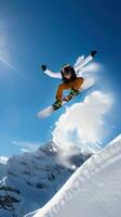 ai generado un snowboarder ejecutando un truco en aire, con el cubierto de nieve montaña en el antecedentes foto