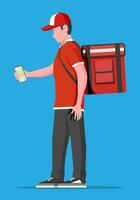 mensajero en rojo uniforme recepción el en línea orden en teléfono. hombre con caja. personaje con mochila parcela. gratis y rápido Envío y entrega, en línea orden. vector ilustración en plano estilo