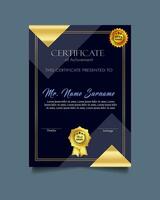 certificado de logro modelo conjunto con oro Insignia y borde, apreciación y logro certificado modelo diseño. elegante diploma certificado modelo vector