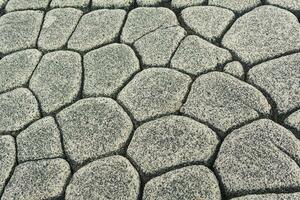 natural Roca fondo, el permanece de lava basalto columnas formar un tipo de guijarro calzada elevada foto