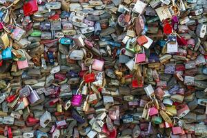 Many locks hang on the Hohenzollern bridge photo