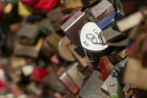 Many locks hang on the Hohenzollern bridge photo