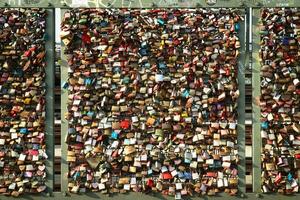 Many locks hang on the Hohenzollern bridge photo