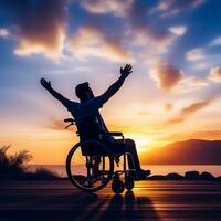 ai generado silueta de discapacitado minusválido joven hombre en silla de ruedas elevado manos en puesta de sol foto