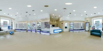 esférico hdri 360 panorama en interior de moderno óptico VIP ojo lentes tienda con equipo en equirrectangular sin costura proyección, vr contenido foto