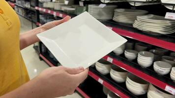 Customer Contemplates White Plate Selection video