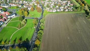 Britannico campagna del villaggio paesaggio di Bedfordshire, Inghilterra, unito regno. ottobre 30, 2023 video