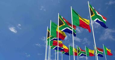 benin y sur África banderas ondulación juntos en el cielo, sin costura lazo en viento, espacio en izquierda lado para diseño o información, 3d representación video