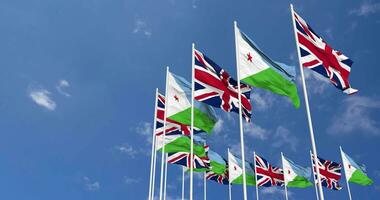 Djibouti en Verenigde koninkrijk vlaggen golvend samen in de lucht, naadloos lus in wind, ruimte Aan links kant voor ontwerp of informatie, 3d renderen video