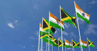 Jamaica en Indië vlaggen golvend samen in de lucht, naadloos lus in wind, ruimte Aan links kant voor ontwerp of informatie, 3d renderen video