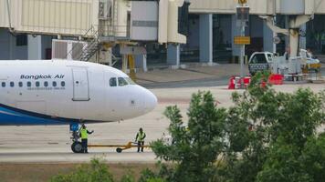 Bangkok Air plane in tow video