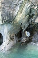 mármol cuevas santuario, extraño rock formaciones causado por agua erosión, general carrera lago, puerto rio tranquilo, aysén región, Patagonia, Chile foto