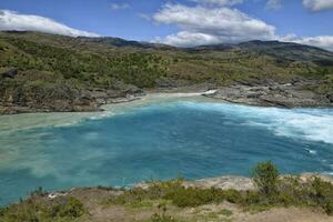 rápidos a el confluencia de azul panadero río y gris neff río, Panamericano autopista Entre cochrane y puerto guadal, aysén región, Patagonia, Chile foto