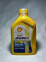 Surakarta, Indonesia, 2023 - Shell Advance Matic motor oil, active cleansing technology premium mineral matic oil 4T 800ml. Plastic bottle for engine oil. photo