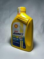 Surakarta, Indonesia, 2023 - Shell Advance Matic motor oil, active cleansing technology premium mineral matic oil 4T 800ml. Plastic bottle for engine oil. photo