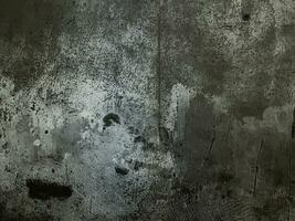 antiguo sucio oscuro gris pared con grieta para antecedentes o textura foto