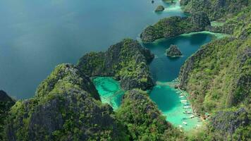 aérien vue de le lagunes de coron île video