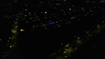 aérien métrage de illuminé Britanique ville pendant feu nuit video