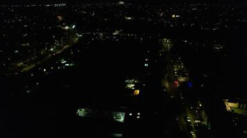 aereo metraggio di illuminato Britannico città durante falò notte video
