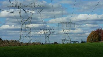 el poder eléctrico torre ver en el campo foto