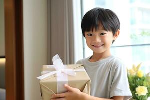 ai generado linda asiático pequeño chico participación un regalo caja foto