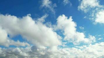 die meisten schön Wolken und Himmel Über England Vereinigtes Königreich video