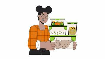 que lleva comida deberes contenedores línea dibujos animados animación. ahorro energía a hogar 4k vídeo movimiento gráfico. energía eficiente cocinando. negro mujer 2d lineal animado personaje aislado en blanco antecedentes video