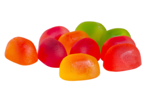 delicioso dulces de colores aislar. corazón golosinas son naranja, verde, amarillo y rojo. png