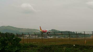 Airbus A320 of ThaiVietJet landing video