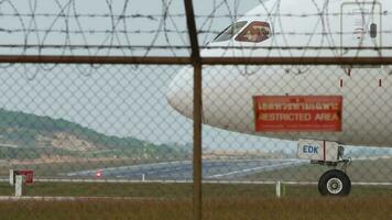 Dreamliner of El Al on runway video