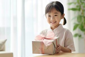 ai generado linda asiático pequeño niña participación regalo caja en vivo habitación foto