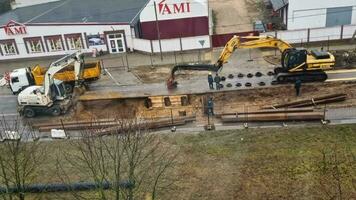 borst, Wit-Rusland - 12.12.2023 - tijd vervallen van weg werken Aan de stad straten. concept video