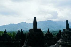 el belleza de el borobudur templo es incluso sólo sus silueta foto