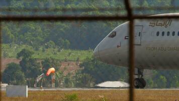 Dreamliner Etihad taxiing at Phuket airport video