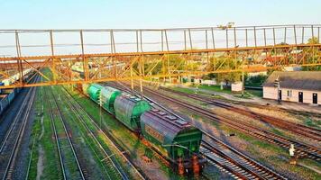 baránovichi, bielorrusia - 14.10.2023 - lento movimiento concepto Disparo de el ferrocarril carruajes. transporte video