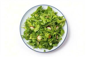 ai generado sano Fresco verde ensalada plato Disparo desde encima en blanco antecedentes. ai generado foto