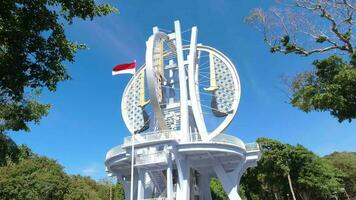 nul kilometer monument van Indonesië. de mijlpaal van sabang eiland. populair toerist bestemming in Azië video