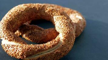 Turks bagel simit Aan tafel video