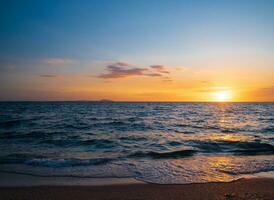 paisaje horizonte punto de vista panorama verano mar playa nadie viento ola frio fiesta calma costero puesta de sol cielo ligero naranja dorado noche día hora Mira calma naturaleza tropical hermosa Oceano agua viaje foto