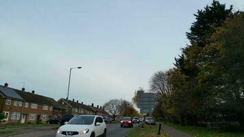 hoog hoek beeldmateriaal van weg en verkeer Bij Houghton regis stad- van Engeland uk. november 17e, 2023 video