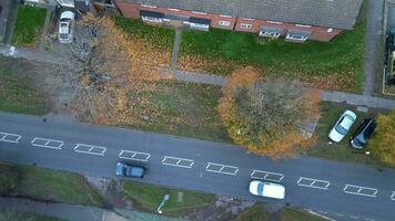 Alto ângulo cenas do estrada e tráfego às Houghton regis Cidade do Inglaterra Reino Unido. novembro 17, 2023 video