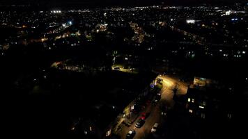 hoog hoek visie van verlichte Brits stad gedurende nacht. luton, Engeland uk. december 23e, 2023 video