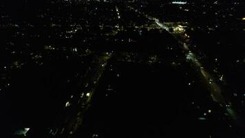 aéreo cenas do iluminado britânico cidade durante fogueira noite video