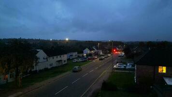 hoch Winkel Aufnahmen von beleuchtet hitchin Stadt von England Vereinigtes Königreich video