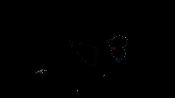 echt Feuerwerk Anzeige Feier bunt Neu Jahr Feuerwerk video