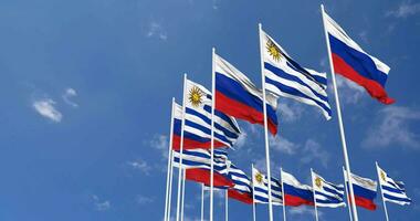 uruguay och ryssland flaggor vinka tillsammans i de himmel, sömlös slinga i vind, Plats på vänster sida för design eller information, 3d tolkning video