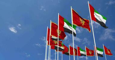 montenegro e unito arabo emirati, Emirati Arabi Uniti bandiere agitando insieme nel il cielo, senza soluzione di continuità ciclo continuo nel vento, spazio su sinistra lato per design o informazione, 3d interpretazione video