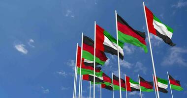 Malawi et uni arabe émirats, Émirats arabes unis drapeaux agitant ensemble dans le ciel, sans couture boucle dans vent, espace sur la gauche côté pour conception ou information, 3d le rendu video