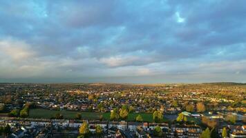 alto ángulo imágenes de residencial distrito de lutón ciudad de Inglaterra Reino Unido. diciembre 29, 2023 video