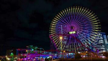 ein Nacht Zeitraffer von rotierend Ferris Rad im Yokohama breit Schuss video
